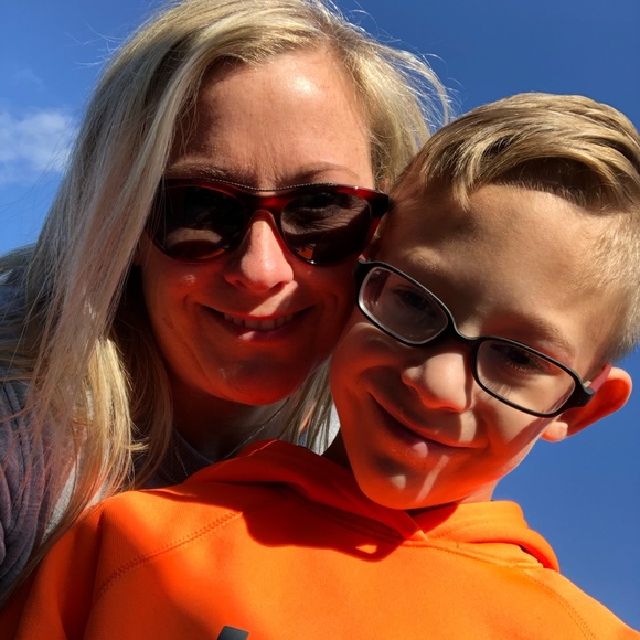 Meet your Posher, Nicole - Picture 5 of 5